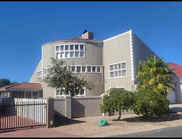 4 BEDROOM HOUSE FOR SALE IN PORT OWEN